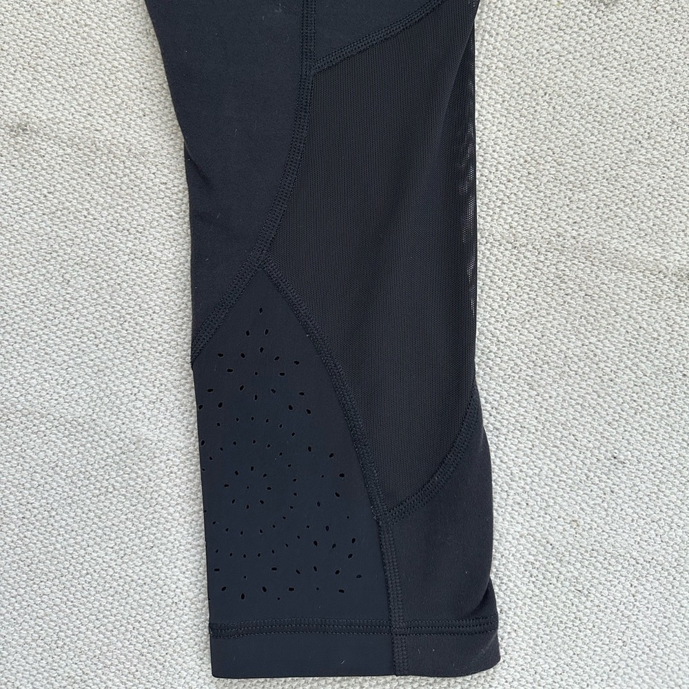 Lululemon Wunder Under Crop Laser Cut Tech Mesh 4 - Picture 13 of 16
